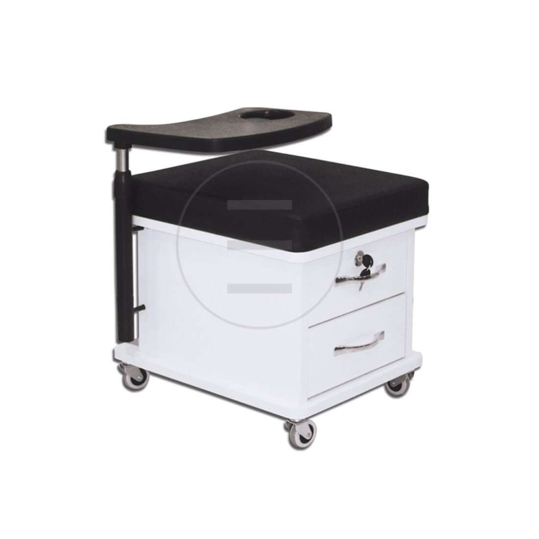 Ucenic manichiura ALPEDA NAIL SERVICE